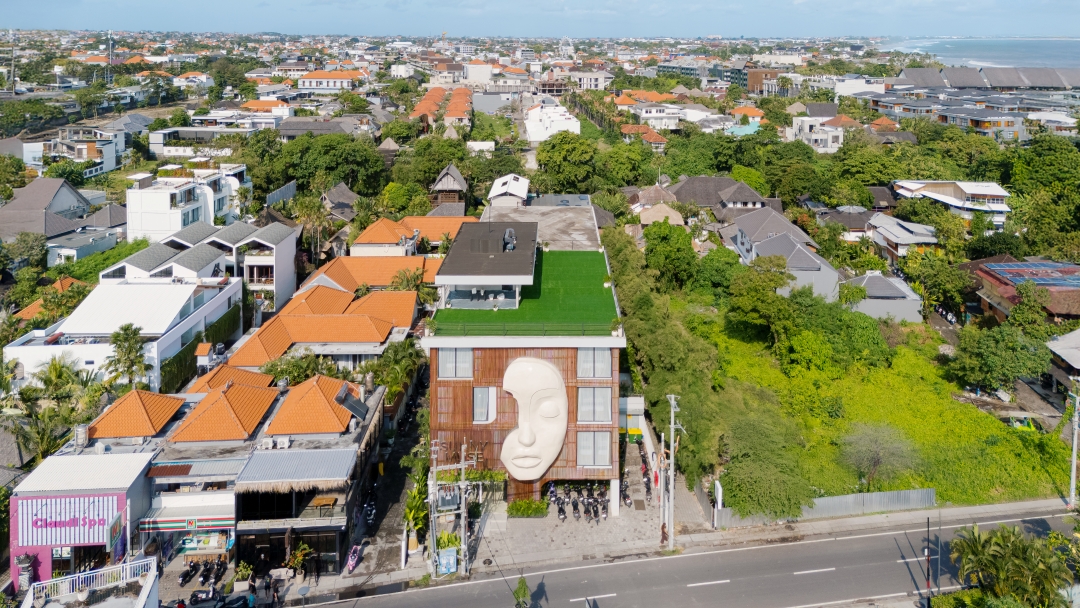 Sunny muse just 5 minutes walking distance